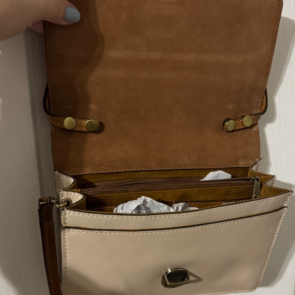 Patricia Nash, Chic Floral Beige Crossbody Bag or wristlet - Picture 5 of 9